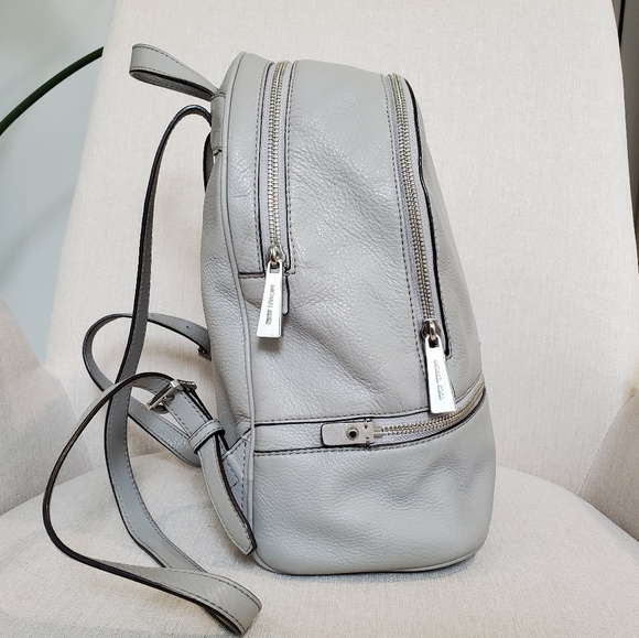 Michael Kors Rhea Small Bookbag Pearly Grey - Picture 3 of 10
